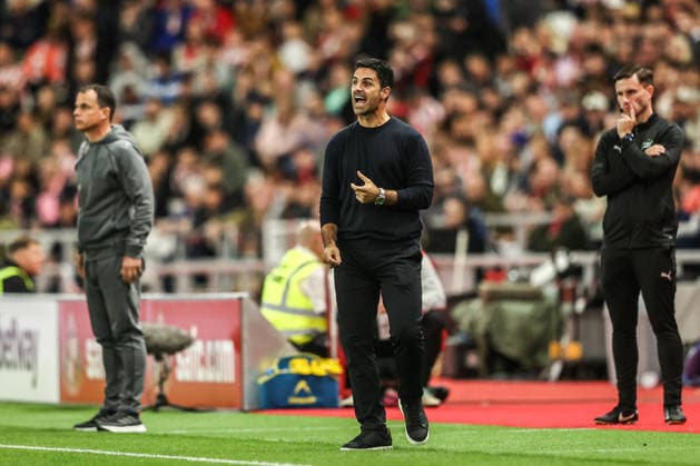 Premier League Sunderland v Arsenal Mikel Arteta manager of Arsenal gives his team instructions during the Premier League match Sunderland vs Arsenal at Stadium Of Light, Sunderland, United Kingdom on 12 September 2026 (Photo by Alfie Cosgrove News Images) Sunderland Stadium Of Light Tyne and Wear United Kingdom Copyright: xAlfiexCosgrove NewsxImagesx