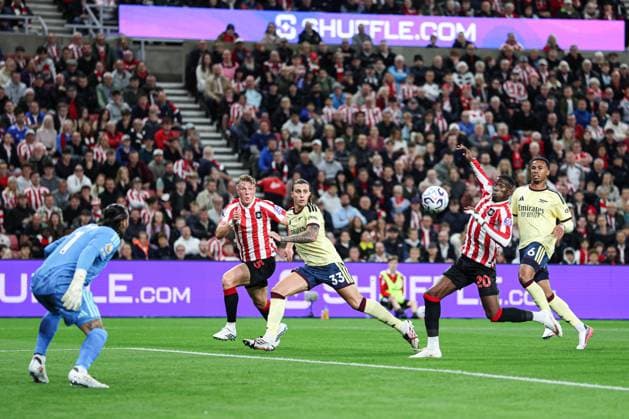 Sunderland v Arsenal Premier League Daniel Ballard and Nordi Mukiele of Sunderland looks to score as Riccardo Calafiori of Arsenal challenges during the Premier League match at the Stadium of Light, Sunderland 12 09 2026 UK Newspapers OUT Copyright: xJamiexJohnstonx FIL-23936-0042