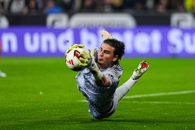 Jakub Zielinski (VfL Wolfsburg, 30) haelt Torschuss Torchance GER, FC St. Pauli vs. VfL Wolfsburg, Fussball, 2. Bundesliga, Spieltag 05, Saison 2026 2027, 12.09.2026 DFL REGULATIONS PROHIBIT ANY USE OF PHOTOGRAPHS AS IMAGE SEQUENCES AND OR QUASI-VIDEO GER, FC St. Pauli vs. VfL Wolfsburg, Fussball, 2. Bundesliga, Spieltag 05, Saison 2026 2027, 12.09.2026 Hamburg *** Jakub Zielinski, VfL Wolfsburg, 30, blocks a shot on goal, scoring opportunity, GER, FC St. Pauli vs. VfL Wolfsburg, soccer, 2. Bundesliga, Matchday 05, 2026–2027 season, September 12, 2026 DFL regulations prohibit any use of photographs as image sequences and or quasi-video GER, FC St. Pauli vs. VfL Wolfsburg, Soccer, 2. Bundesliga, Matchday 5, 2026–2027 Season, September 12, 2026, Hamburg Copyright: xEibner-Pressefoto MarcelxvonxFehrnx EP_MFN