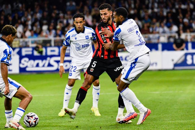 FOOTBALL : AJ Auxerre vs OGC Nice - Ligue 1 - JournÃ e 4 - 12 09 2026 Remy Labeau Lascary (AJ Auxerre) Mohamed Abdelmonem (OGC Nice) AuxerreFrance  Copyright: xBaptistexAutissierx