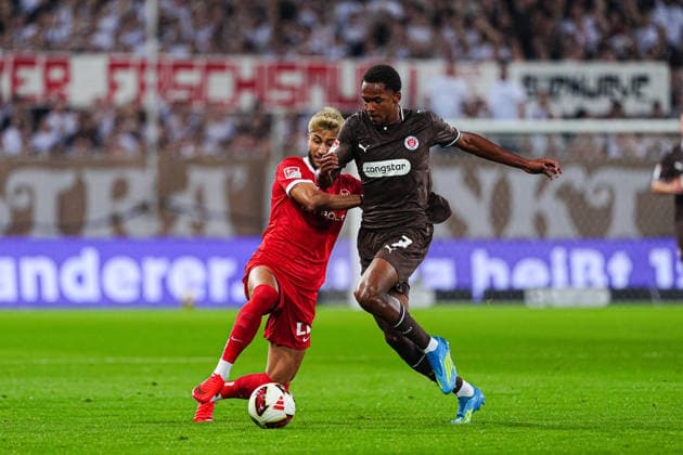 Youssoupha Niang (FC St. Pauli, 07), Muhammed Damar (VfL Wolfsburg, 20) GER, FC St. Pauli vs. VfL Wolfsburg, Fussball, 2. Bundesliga, Spieltag 05, Saison 2026 2027, 12.09.2026 DFL REGULATIONS PROHIBIT ANY USE OF PHOTOGRAPHS AS IMAGE SEQUENCES AND OR QUASI-VIDEO GER, FC St. Pauli vs. VfL Wolfsburg, Fussball, 2. Bundesliga, Spieltag 05, Saison 2026 2027, 12.09.2026 Hamburg *** Youssoupha Niang, FC St. Pauli, 07; Muhammed Damar, VfL Wolfsburg, 20 GER; FC St. Pauli vs. VfL Wolfsburg, Soccer, 2. Bundesliga, Matchday 05, 2026–2027 season, September 12, 2026 DFL regulations prohibit any use of photographs as image sequences and or quasi-video GER, FC St. Pauli vs. VfL Wolfsburg, soccer, 2. Bundesliga, Matchday 5, 2026–2027 season, September 12, 2026, Hamburg Copyright: xEibner-Pressefoto MarcelxvonxFehrnx EP_MFN