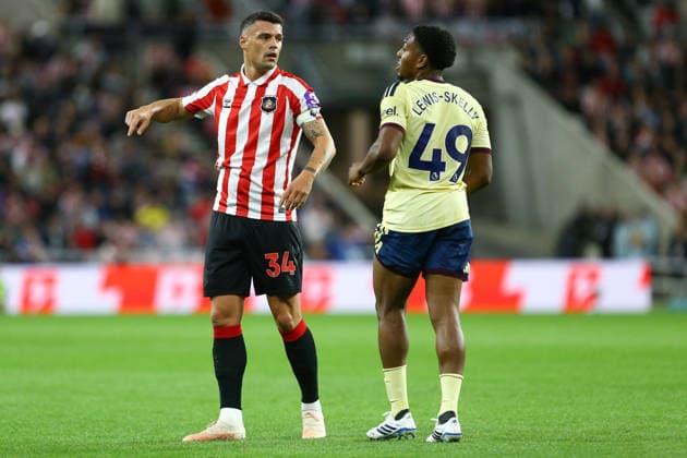 Stadium of Light SUNDERLAND, ENGLAND, SEPTEMBER 12: Granit Xhaka of Sunderland AFC (L) gestures alongside Myles Lewis-Skelly of Arsenal FC (R) during a Premier League 2026-27 Match between Sunderland AFC and Arsenal FC at the Stadium of Light on September 12, 2026 in Sunderland, England. (Photo by Zach Forster Sports Press Photo) (Zach Forster Sports Press Photo SPP)  Copyright: xZachxForster SportsxPressxPhotox xSPPx Sportspressphoto_SPR229193