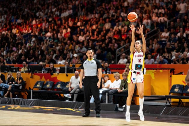 Maria Conde of Spain, age 10, taking a shot, GER, Spain vs. USA, Basketball, 2026 FIBA Women s World Cup, Semifinal, September 12, 2026, GER, Spain vs. USA, Basketball, 2026 FIBA Women s World Cup, Semifinal, September 12, 2026, Berlin Copyright: xEibner-Pressefoto MaxxVincenx EP_MVN