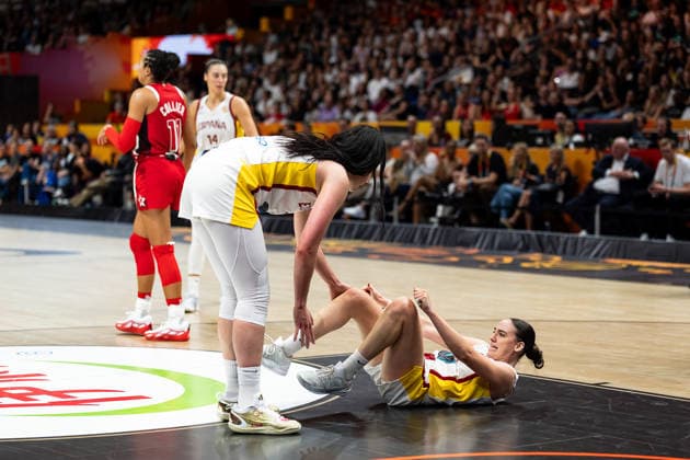 Megan Gustafson (Spain), 17, Iyana Martin (Spain), 44, on the floor, GER, Spain vs. USA, Basketball, 2026 FIBA Women s World Cup, Semifinals, September 12, 2026, GER, Spain vs. USA, Basketball, 2026 FIBA Women’s World Cup, Semifinals, September 12, 2026, Berlin Copyright: xEibner-Pressefoto MaxxVincenx EP_MVN