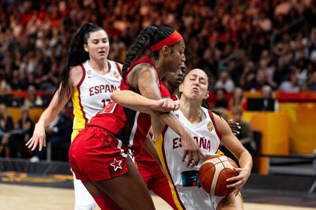 Maite Cazorla (Spain), No. 5, with the ball; Angel Reese (USA), No. 15; GER; Spain vs. USA; Basketball; FIBA Women s World Cup 2026; Semifinals, September 12, 2026, GER, Spain vs. USA, Basketball, 2026 FIBA Women’s World Cup, Semifinals, September 12, 2026, Berlin Copyright: xEibner-Pressefoto MaxxVincenx EP_MVN