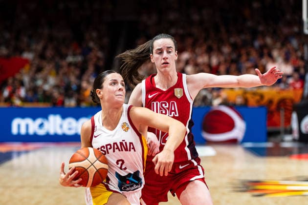 Elena Buenavida (Spain), No. 02, dribbling past Caitlin Clark (USA), No. 12, GER, Spain vs. USA, Basketball, 2026 FIBA Women’s World Cup, Semifinal, September 12, 2026, GER, Spain vs. USA, Basketball, 2026 FIBA Women’s World Cup, Semifinal, September 12, 2026, Berlin Copyright: xEibner-Pressefoto MaxxVincenx EP_MVN