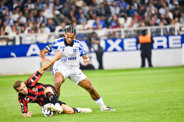 FOOTBALL : AJ Auxerre vs OGC Nice - Ligue 1 - JournÃ e 4 - 12 09 2026 Clement Akpa (AJ Auxerre) Gauthier Hein (OGC Nice) AuxerreFrance  Copyright: xBaptistexAutissierx
