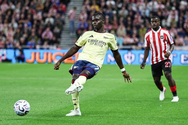 Sunderland v Arsenal Premier League Bukayo Saka of Arsenal passes the ball during the Premier League match at the Stadium of Light, Sunderland 12 09 2026 UK Newspapers OUT Copyright: xJamiexJohnstonx FIL-23936-0045