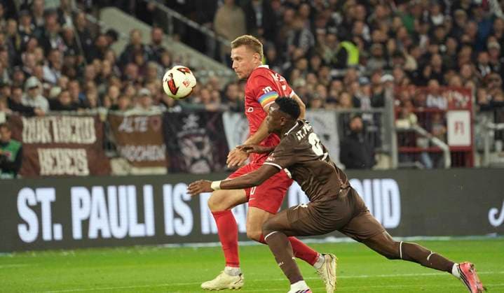Foto : Hauke WAHL (Wolfsburg) gegen Abdoulie CEESAY (Pauli , rechts) Fussball 2. Bundesliga , 5. Spieltag am Sa. 12.09.2026 FC St. Pauli - VfL Wolfsburg *** Photo by Hauke WAHL: Wolfsburg vs. Abdoulie CEESAY (Pauli), right; Soccer, 2. Bundesliga, Matchday 5 on Sat, Sept. 12, 2026; FC St. Pauli vs. VfL Wolfsburg