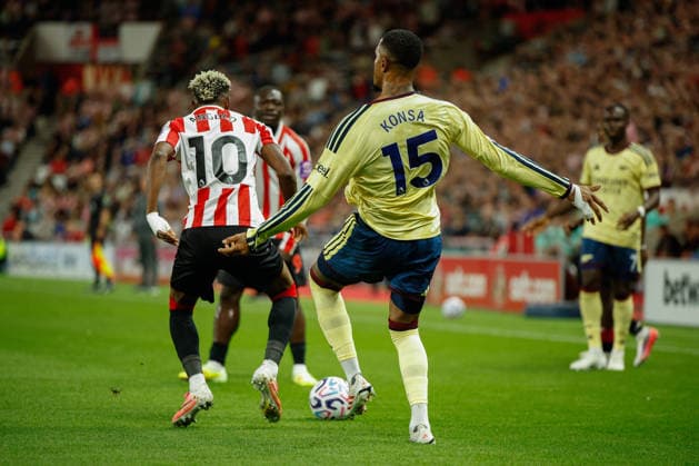 Sunderland v Arsenal, Premier League Nilson Angulo of Sunderland fouls Ezri Konsa of Arsenal during the Sunderland v Arsenal Premier League match at the Stadium of Light, Sunderland, England on 12 September 2026 Credit: Craig Cowan Every Second Media Editorial use only. All images are copyright Every Second Media Limited. No images may be reproduced without prior permission. All rights reserved. Premier League and Football League images are subject to licensing agreements with Football DataCo Limited. see https: www.football-dataco.com Copyright: xIMAGO EveryxSecondxMediax ESM-2157-0050 CraigxCowanx xEveryxSecondxMediax