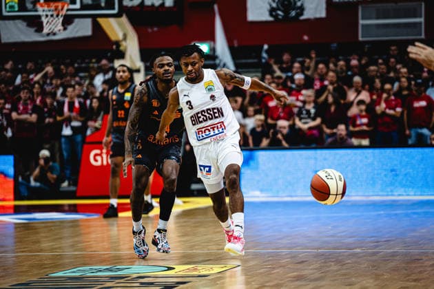 September 12, 2026, xhfmx, BBL Basketball Cup, Giessen 46ers vs. Chemnitz 99ers, Cobe Williams (Chemnitz 99ers), 24, Zachary Cooks (Giessen 46ers), Giessen