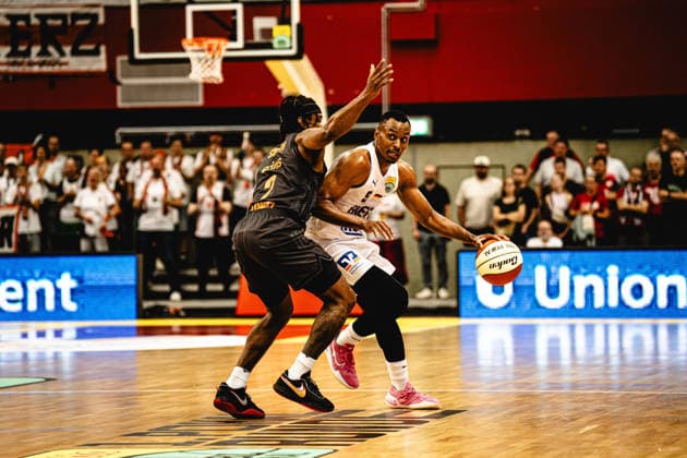 September 12, 2026, xhfmx, BBL Basketball Cup, Giessen 46ers vs. Chemnitz 99ers, Stefan Smith (Chemnitz 99ers), 2 Zachary Cooks (Giessen 46ers), Giessen