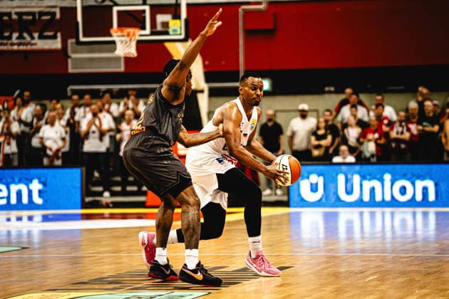 September 12, 2026, xhfmx, BBL Basketball Cup, Giessen 46ers vs. Chemnitz 99ers, Stefan Smith (Chemnitz 99ers), 2 Zachary Cooks (Giessen 46ers), Giessen