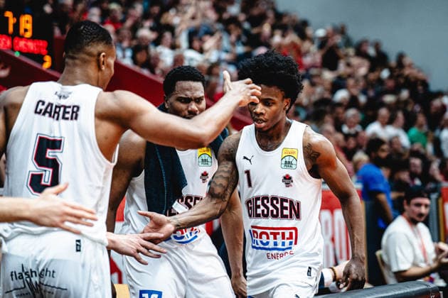September 12, 2026, xhfmx, BBL Basketball Cup, Giessen 46ers vs. Chemnitz 99ers: Christopher Carter (Giessen 46ers) and Nigel Scantlebury (Giessen 46ers) high-five on the bench in Giessen