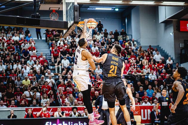 September 12, 2026, xhfmx, BBL Basketball Cup, Giessen 46ers vs. Chemnitz 99ers, Christopher Carter of the Giessen 46ers dunks over Mateo Å eriÄ‡ of the Chemnitz 99ers, 21 Giessen