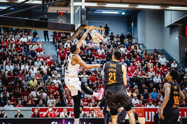 September 12, 2026, xhfmx, BBL Basketball Cup, Giessen 46ers vs. Chemnitz 99ers, Christopher Carter of the Giessen 46ers dunks over Mateo Å eriÄ‡ of the Chemnitz 99ers, 21 Giessen