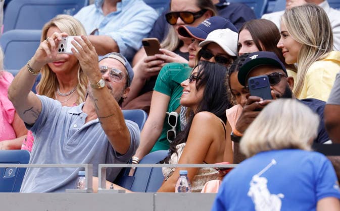 Actor Brad Pitt takes a selfie with Ines de Ramon and others as they watch the Women s Finals match in Arthur Ashe Stadium at the 2026 US Open Tennis Championship at the USTA Billie Jean King National Tennis Center in New York City on Saturday, September 12, 2026.  NYP20260912607 JOHNxANGELILLO
