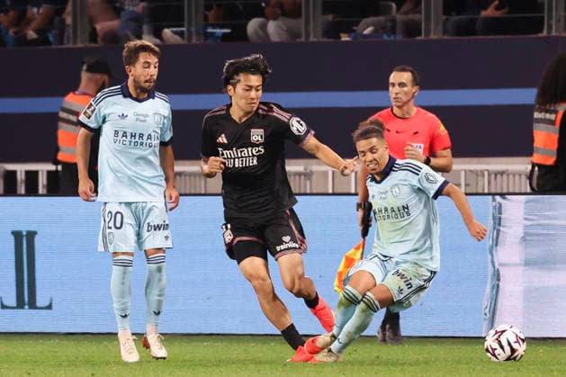 FOOTBALL : Paris FC Vs Olympique Lyonnais - Ligue 1 - 12 09 2026 Keito Nakamura (Olympique Lyonnais) Vs Maxime Lopez (Paris FC) - Ilan Kebbal (Paris FC) ParisFrance  Copyright: xMichaelxBaucherx
