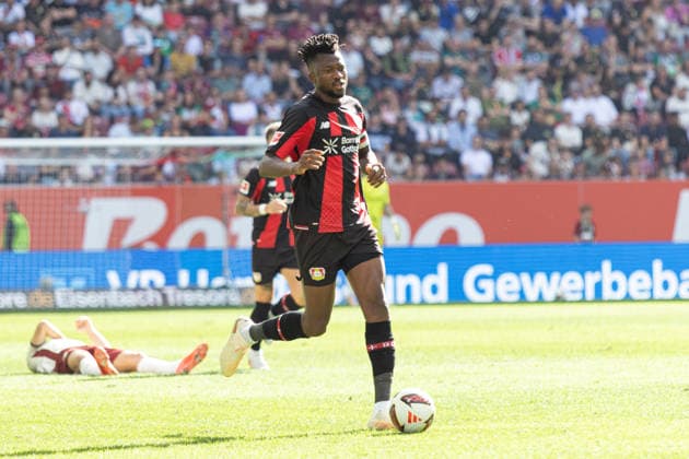 Deutschland: FC Augsburg vs Bayer 04 Leverkusen, 1. Bundesliga, Saison 2026 27, WWK Arena (Augsburg): Edmond Tapsoba, (Bayer Leverkusen, 12) am Ball Augsburg WWK Arena Bayern Deutschland *** Germany: FC Augsburg vs. Bayer 04 Leverkusen, Bundesliga 1, 2026–27 Season, WWK Arena, Augsburg; Edmond Tapsoba, Bayer Leverkusen, 12 on the ball; Augsburg, WWK Arena, Bavaria, Germany Copyright: xBenedictxChristx