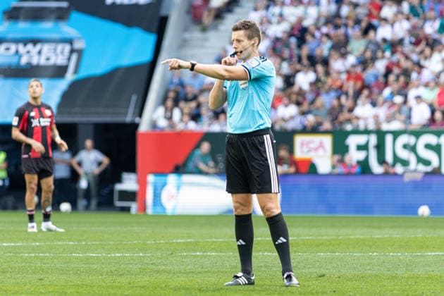 Deutschland: FC Augsburg vs Bayer 04 Leverkusen, 1. Bundesliga, Saison 2026 27, WWK Arena (Augsburg): Daniel Siebert (Schiedsrichter) Augsburg WWK Arena Bayern Deutschland *** Germany: FC Augsburg vs. Bayer 04 Leverkusen, Bundesliga 1, 2026–27 Season, WWK Arena, Augsburg; Daniel Siebert, Referee; Augsburg, WWK Arena, Bavaria, Germany Copyright: xBenedictxChristx
