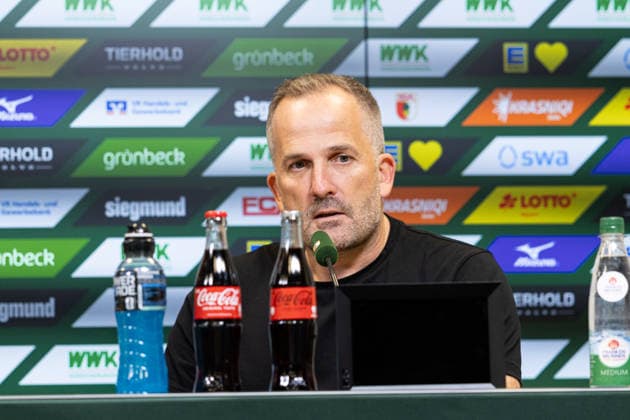 Deutschland: FC Augsburg vs Bayer 04 Leverkusen, 1. Bundesliga, Saison 2026 27, WWK Arena (Augsburg): Manuel Baum, (Trainer, FC Augsburg) auf der Pressekonferenz nach dem Spiel Augsburg WWK Arena Bayern Deutschland *** Germany: FC Augsburg vs. Bayer 04 Leverkusen, Bundesliga 1, 2026–27 Season, WWK Arena, Augsburg; Manuel Baum, Head Coach, FC Augsburg, at the postgame press conference; Augsburg, WWK Arena, Bavaria, Germany Copyright: xBenedictxChristx