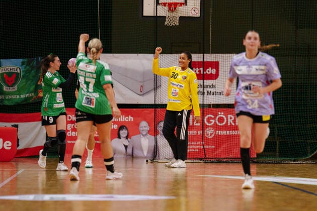 2 Alsco Women s Handball Bundesliga, Matchday 3: Füchse Berlin vs. Rostocker Handball Club, Mercy Hacker (Füchse Berlin), No. 30, clenches her fist on September 12, 2026, at the Charlottenburg Sports Hall, Berlin, Berlin, Berlin, Charlottenburg Sports Hall, Berlin, Germany