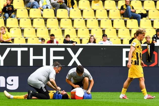 Petros Bagkalianis, Alemania Aachen, 2 injured, injury, sporting injury, September 12, 2026, Aachen, Germany, soccer, 3rd Division, TSV Alemannia Aachen vs. Jahn Regensburg, soccer, 3rd Division, TSV Alemannia Aachen vs. Jahn Regensburg, DFB and DFL regulations prohibit any use of photographs as image sequences and or quasi-video xmhx
