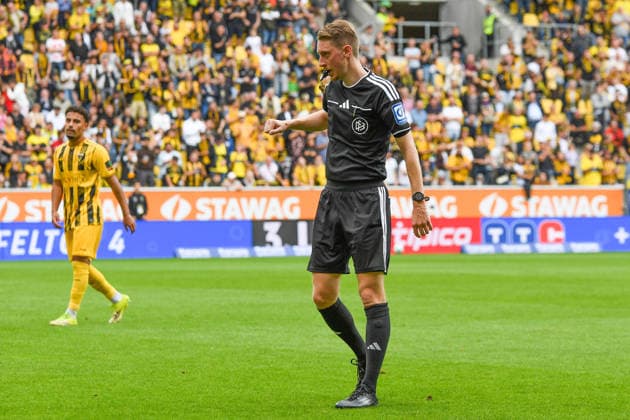 Ben Henry Urig, Referee, Cutout, Full Body, Single Frame, Action, September 12, 2026, Aachen, Germany, Soccer, 3rd Division, TSV Alemannia Aachen vs. Jahn Regensburg, Soccer, 3rd Division, TSV Alemannia Aachen vs. Jahn Regensburg, DFB and DFL regulations prohibit any use of photographs as image sequences and or quasi-video xmhx