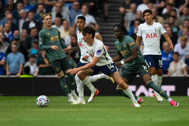 Tottenham Hotspur v Everton Premier League Archie Gray of Tottenham Hotspur in possession during the Premier League match at Tottenham Hotspur Stadium, London 12 09 2026 UK Newspapers OUT Copyright: xMalcolmxFellx FIL-23937-0042