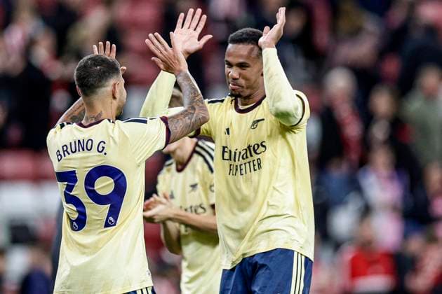 Sunderland v Arsenal Premier League Gabriel of Arsenal celebrates with Bruno Guimaraes at full time during the Premier League match at the Stadium of Light, Sunderland 12 09 2026 UK Newspapers OUT Copyright: xJamiexJohnstonx FIL-23936-0138