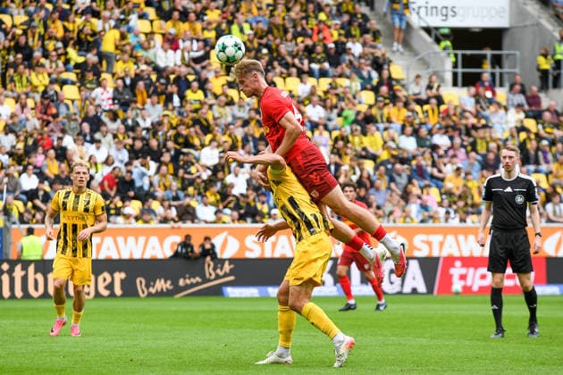 From left: Danilo Wiebe (Alemannia Aachen), 28; Malte Karbstein (Jahn Regensburg), 44; header; aerial duel; action; September 12, 2026; Aachen, Germany; soccer; 3rd Division; TSV Alemannia Aachen vs. Jahn Regensburg, soccer, 3rd Division, TSV Alemannia Aachen vs. Jahn Regensburg, DFB and DFL regulations prohibit any use of photographs as image sequences and or quasi-video xmhx