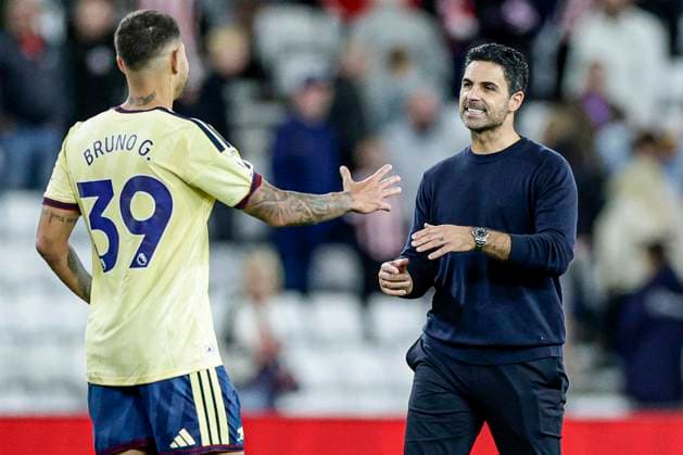 Sunderland v Arsenal Premier League Bruno Guimaraes of Arsenal celebrates his sides win at full time with Manager Mikel Arteta during the Premier League match at the Stadium of Light, Sunderland 12 09 2026 UK Newspapers OUT Copyright: xJamiexJohnstonx FIL-23936-0154