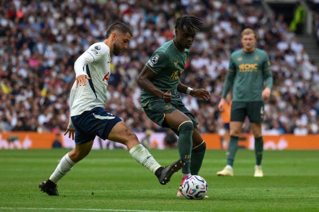 Tottenham Hotspur v Everton Premier League Rodrigo Bentancur of Tottenham Hotspur and Tyrique George of Everton battle for the ball during the Premier League match at Tottenham Hotspur Stadium, London 12 09 2026 UK Newspapers OUT Copyright: xMalcolmxFellx FIL-23937-0047