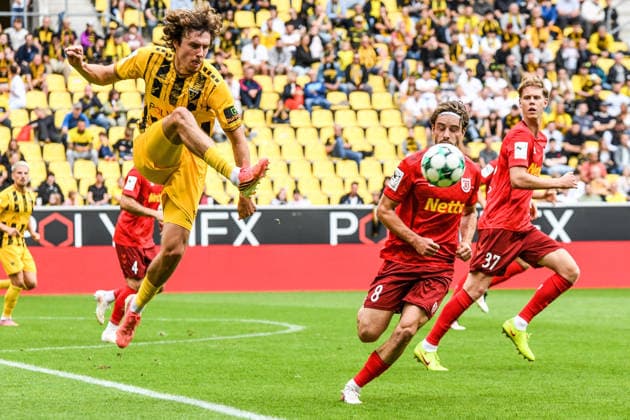 Louis Köster of Alemannia Aachen, No. 8, clears the ball; action; game scene; September 12, 2026; Aachen, Germany; soccer; 3rd League; TSV Alemannia Aachen vs. Jahn Regensburg; soccer; 3rd League; TSV Alemannia Aachen vs. Jahn Regensburg, DFB and DFL regulations prohibit any use of photographs as image sequences and or quasi-video xmhx
