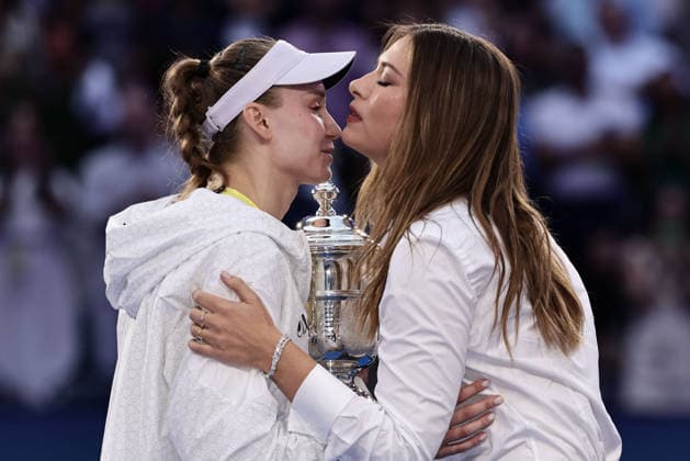 Maria Sharapova presents the trophy to Elena Rybakina (KAZ); award ceremony, presentation, U.S. Open Championships, Billie Jean King National Tennis Center, Flushing Meadows, New York, USA Copyright: xJuergenxHasenkopfx