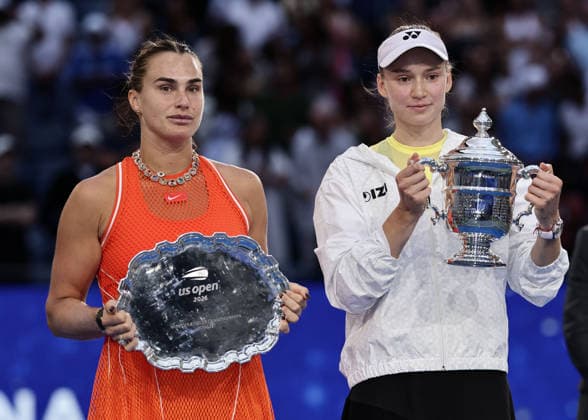 Finalists Aryna Sabalenka and Elena Rybakina with the trophy, award ceremony, presentation, U.S. Open Championships, Billie Jean King National Tennis Center, Flushing Meadows, New York, USA Copyright: xJuergenxHasenkopfx