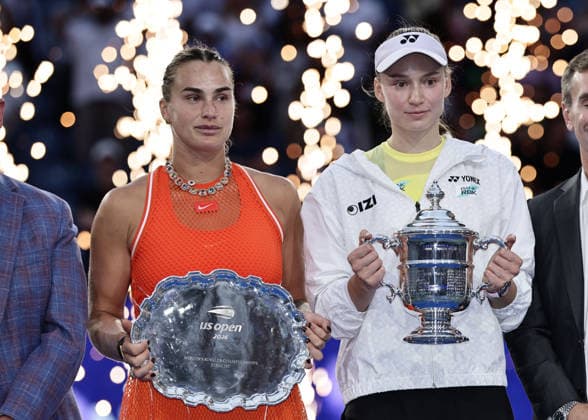 Finalists Aryna Sabalenka and Elena Rybakina with the trophy, award ceremony, presentation, U.S. Open Championships, Billie Jean King National Tennis Center, Flushing Meadows, New York, USA Copyright: xJuergenxHasenkopfx