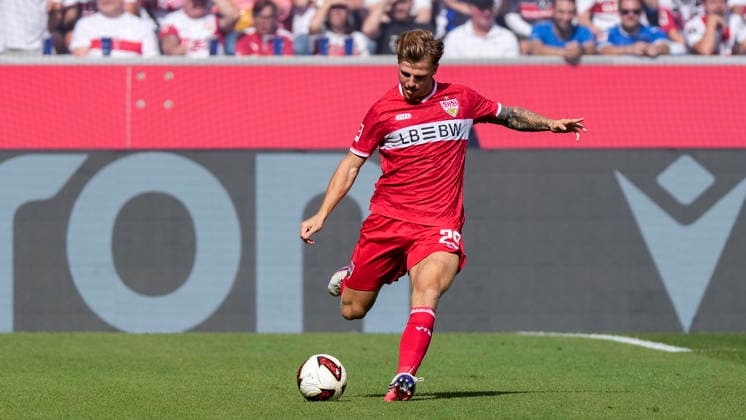 Finn Jeltsch (VfB, 29), am Ball, Freisteller, Ganzkörper, Einzelbild, Einzelfoto, Aktion, Action, 12.09.2026, Sinsheim (Deutschland), Fussball, Bundesliga, TSG 1899 Hoffenheim - VfB Stuttgart, DFB DFL REGULATIONS PROHIBIT ANY USE OF PHOTOGRAPHS AS IMAGE SEQUENCES AND OR QUASI-VIDEO. *** Finn Jeltsch (VfB), 29, on the ball, cutout, full body, single image, single photo, action, September 12, 2026, Sinsheim, Germany, soccer, Bundesliga, TSG 1899 Hoffenheim vs. VfB Stuttgart, DFB and DFL regulations prohibit any use of photographs as image sequences and or quasi-video xozx