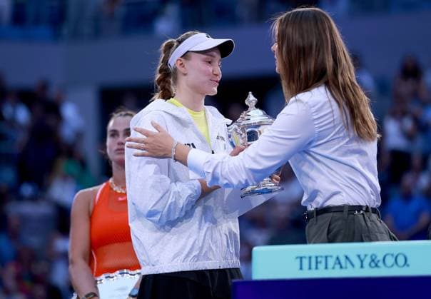 Maria Sharapova picks up the Tiffany trophy and gives it to Elena Rybakina of Kazakhstan 2026 US Open, Day Fourteen, USTA Billie Jean King National Tennis Center, New York, USA - 12 Sep 2026New York USTA Billie Jean King National T New York (NY) United States of America EDITORIAL USE ONLY No use with unauthorised audio, video, data, fixture lists, club league logos or live services. Online in-match use limited to 120 images, no video emulation. No use in betting, games or single club league player publications.  Copyright: xEllaxLing Shutterstockx 17140165cq