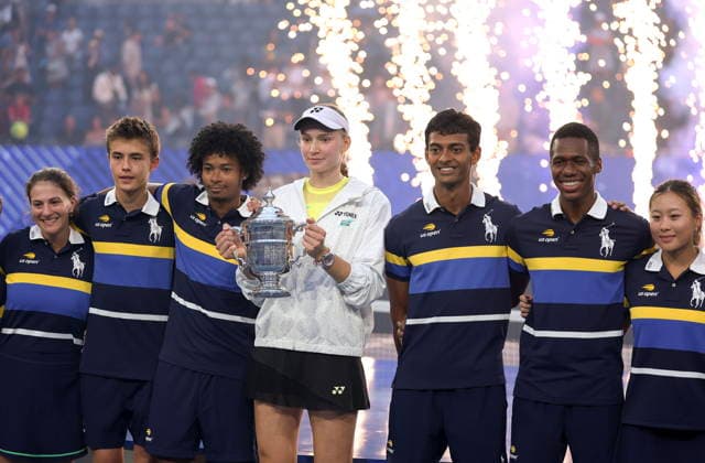 US Open tennis tournament - Day 14 Elena Rybakina (C) of Kazakhstan poses with the Champions trophy, next to the ball persons, after winning the Women’s Singles Finals of the US Open Tennis Championships in Flushing Meadows, New York, USA, 12 September 2026. FLUSHING MEADOWS NEW YORK United States  Copyright: xSARAHxYENESELx
