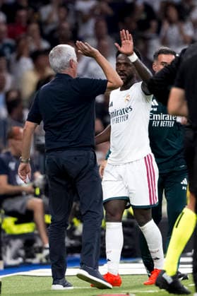 LA LIGA EA Sports - Real Madrid vs Rayo Vallecano MADRID, SPAIN - September 12:Head coach of Real Madrid Jose Mourinho and Vinicius Junior of Real Madrid during the La Liga 2026 27 match between Real Madrid and Rayo Vallecano at Santiago Bernabeu Stadium. (Photo by Guille Martinez f22photo) Madrid Santiago Bernabeu Stadium Spain Copyright: xGuillermoxMartinezx