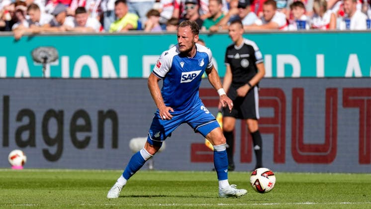 Vladimir Coufal (Hoffenheim, 34), am Ball, Freisteller, Ganzkörper, Einzelbild, Einzelfoto, Aktion, Action, 12.09.2026, Sinsheim (Deutschland), Fussball, Bundesliga, TSG 1899 Hoffenheim - VfB Stuttgart, DFB DFL REGULATIONS PROHIBIT ANY USE OF PHOTOGRAPHS AS IMAGE SEQUENCES AND OR QUASI-VIDEO. *** Vladimir Coufal Hoffenheim, 34, with the ball, cutout, full-body, single frame, single photo, action, 12 09 2026, Sinsheim, Germany, soccer, Bundesliga, TSG 1899 Hoffenheim vs. VfB Stuttgart, DFB and DFL regulations prohibit any use of photographs as image sequences and or quasi-video xozx