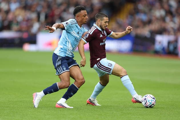 Aston Villa v N Forest 12 September 2026, Aston - Premier League Football - Aston Villa v Nottingham Forest - Dan Ndoye of Nottingham Forest and Emiliano Buendia of Aston Villa - Photo: Charlotte Wilson Offside. Aston UK *** Aston Villa gegen Nottingham Forest, 12. September 2026, Aston Premier League Fußball Aston Villa gegen Nottingham Forest Dan Ndoye von Nottingham Forest und Emiliano Buendia von Aston Villa Foto: Charlotte Wilson Offside Aston UK  Copyright: xCharlottexWilsonx xOffsidexOffside