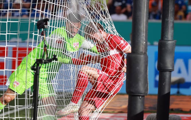 12.09.26 TSG 1899 Hoffenheim - VfB Stuttgart Deutschland, Sinsheim, 12.09.2026, Fussball, Bundesliga, Saison 2026 2027, TSG 1899 Hoffenheim - VfB Stuttgart: v.l. Fabian Bredlow, Maximilian Mittelstädt (beide VfB Stuttgart). *** September 12, 2026 TSG 1899 Hoffenheim vs. VfB Stuttgart Germany, Sinsheim, September 12, 2026, Soccer, Bundesliga, 2026–2027 season, TSG 1899 Hoffenheim vs. VfB Stuttgart; from left: Fabian Bredlow, Maximilian Mittelstädt (both VfB Stuttgart)