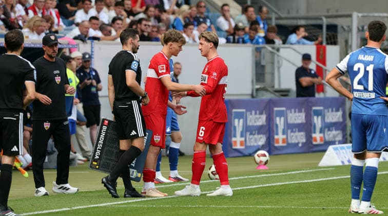 12.09.26 TSG 1899 Hoffenheim - VfB Stuttgart Deutschland, Sinsheim, 12.09.2026, Fussball, Bundesliga, Saison 2026 2027, TSG 1899 Hoffenheim - VfB Stuttgart: v.l. Yanik Spalt, Angelo Stiller (beide VfB Stuttgart). *** September 12, 2026 TSG 1899 Hoffenheim vs. VfB Stuttgart Germany, Sinsheim, September 12, 2026, Soccer, Bundesliga, 2026–2027 Season, TSG 1899 Hoffenheim vs. VfB Stuttgart; from left: Yanik Spalt, Angelo Stiller (both VfB Stuttgart)