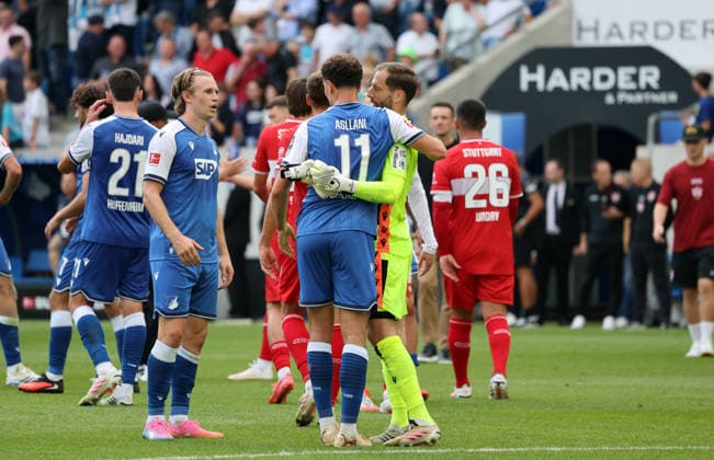 12.09.26 TSG 1899 Hoffenheim - VfB Stuttgart Deutschland, Sinsheim, 12.09.2026, Fussball, Bundesliga, Saison 2026 2027, TSG 1899 Hoffenheim - VfB Stuttgart: v.l. Fisnik Asllani, Oliver Baumann (beide TSG 1899 Hoffenheim). *** September 12, 2026 TSG 1899 Hoffenheim vs. VfB Stuttgart Germany, Sinsheim, September 12, 2026, Soccer, Bundesliga, 2026–2027 Season, TSG 1899 Hoffenheim vs. VfB Stuttgart; from left: Fisnik Asllani, Oliver Baumann (both TSG 1899 Hoffenheim)