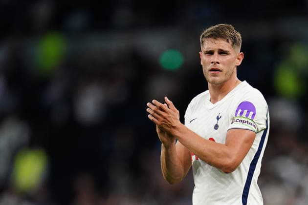 Premier League: Tottenham Hotspur v Everton Micky van de Ven of Tottenham Hotspur applauds home support at full time during the Premier League match Tottenham Hotspur vs Everton at Tottenham Hotspur Stadium, London, United Kingdom on 12 September 2026 (Photo by Harvey Murphy News Images) Copyright: xHarveyxMurphy NewsxImagesx