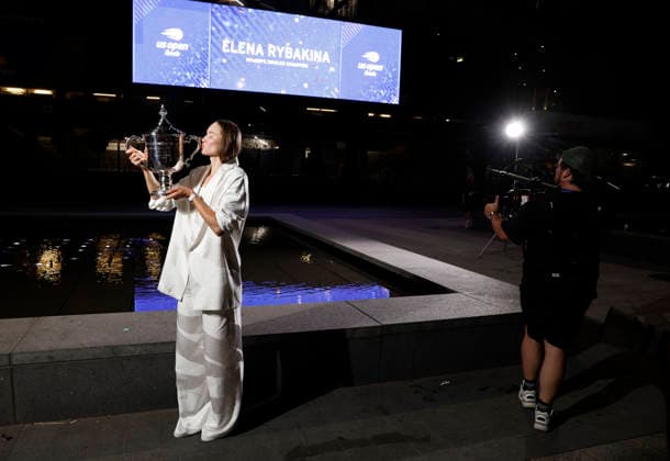 Elena Rybakina of Kazakhstan kisses the championship trophy at the fountains in front of Arthur Ashe Stadium after defeating Aryna Sabalenka of Belarus in the Women s Finals match at the 2026 US Open Tennis Championship at the USTA Billie Jean King National Tennis Center in New York City on Saturday, September 12, 2026. Rybakina won with a score of 6-4, 5-7, 6-2.  NYP20260913206 JOHNxANGELILLO