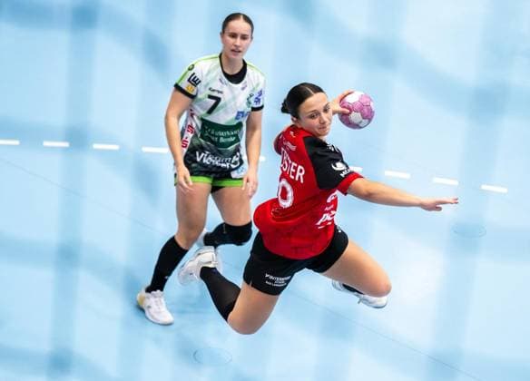 WOMEN S HANDBALL 2026–2027 3RD BUNDESLIGA, MATCHDAY 1: THC FRISCH AUF GÖPPINGEN ** FOR EDITORIAL USE ONLY ** EDITORIAL USE ONLY ** p 12 09 2026 Bad Langensalza Women s Handball 1st Bundesliga Women s Season 2026–2027 Salzhalle Matchday 3 Thüringer HC FRISCH AUF Göppingen in the photo: Sabrina Tröster 19 Thüringer HC in a duel with Lea Watzl 7 FRISCH AUF Göppingen Germany Thuringia Bad Langensalza Copyright SaschaxFromm Copyright: SaschaxFromm doc87kt93jvcrmrv965ez4 ,EDITORIAL USE ONLY Copyright: SaschaxFromm
