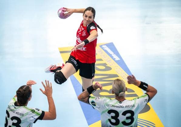 WOMEN S HANDBALL 2026–2027 3RD BUNDESLIGA, MATCHDAY 1: THC FRISCH AUF GÖPPINGEN ** FOR EDITORIAL PURPOSES ONLY ** EDITORIAL USE ONLY ** p 12 09 2026 Bad Langensalza Women’s Handball 1st Bundesliga Women’s Season 2026–2027 Salzhalle Matchday 3 Thüringer HC FRISCH AUF Göppingen in the photo: Kelly De Abreu Rosa 77 Thüringer HC in a duel with Luisa Schulze 33 FRISCH AUF Göppingen and Stephanie Elies 63 FRISCH AUF Göppingen Germany Thuringia Bad Langensalza Copyright SaschaxFromm Copyright: SaschaxFromm doc87kt87om2kx2lo0qv04 ,EDITORIAL USE ONLY Copyright: SaschaxFromm